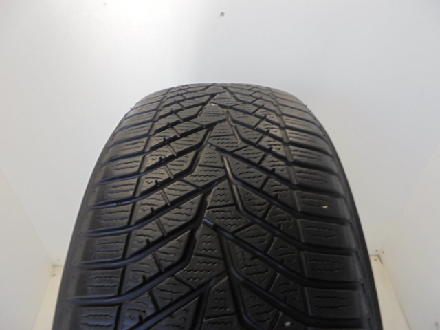 Yokohama V905 tyre