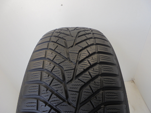 Yokohama V905 tyre