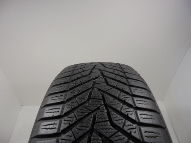 Yokohama V905 tyre