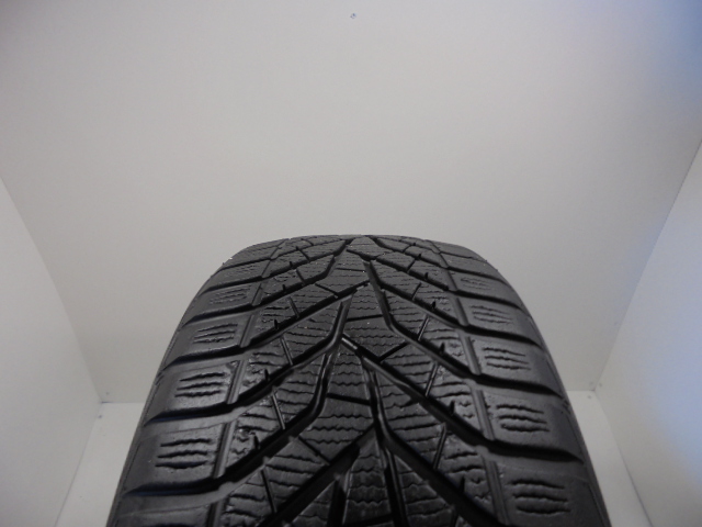 Yokohama V905 tyre