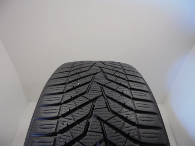 Yokohama V905 tyre