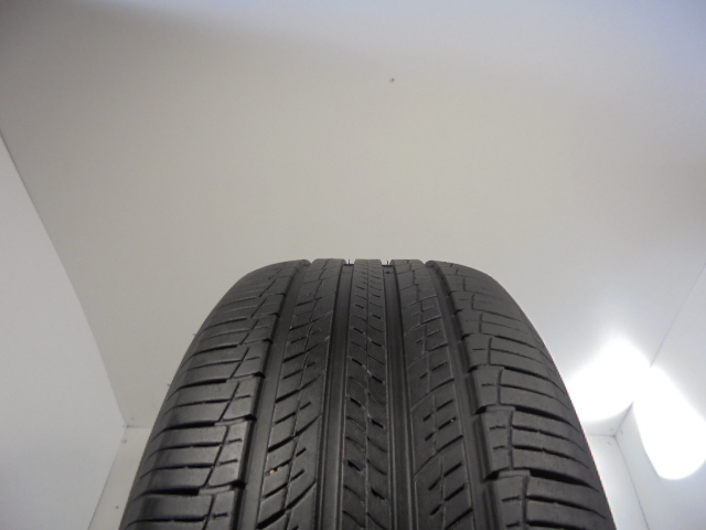 Hankook RA33 tyre