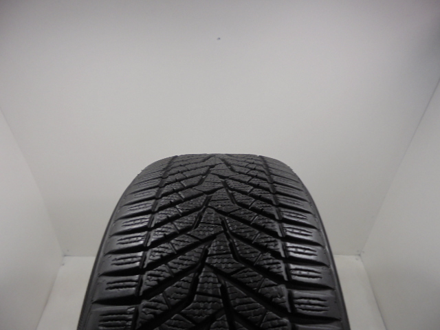 Yokohama V905 tyre