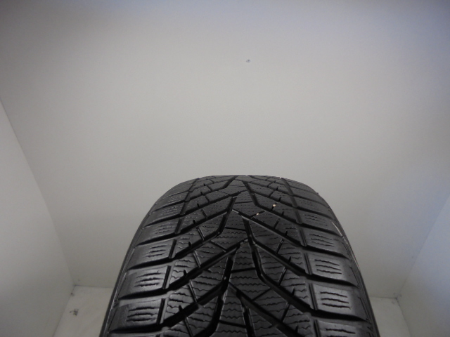 Yokohama V905 tyre
