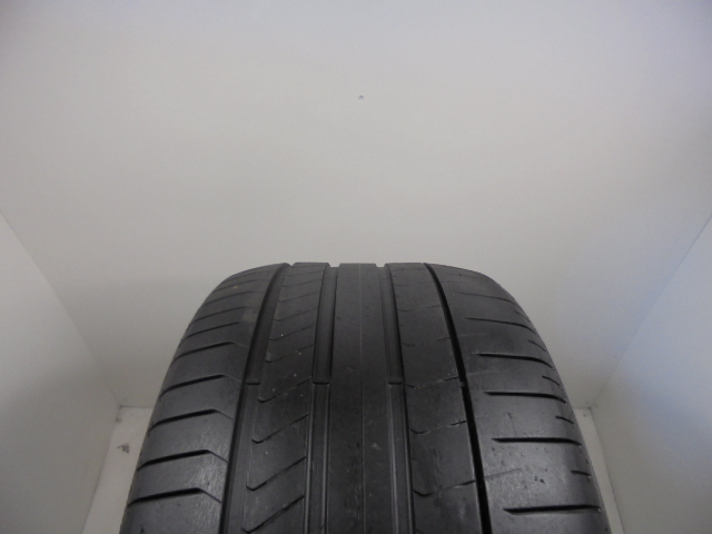Pirelli P Zero tyre