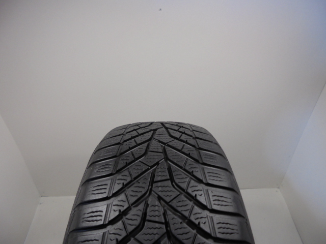 Yokohama V905 tyre