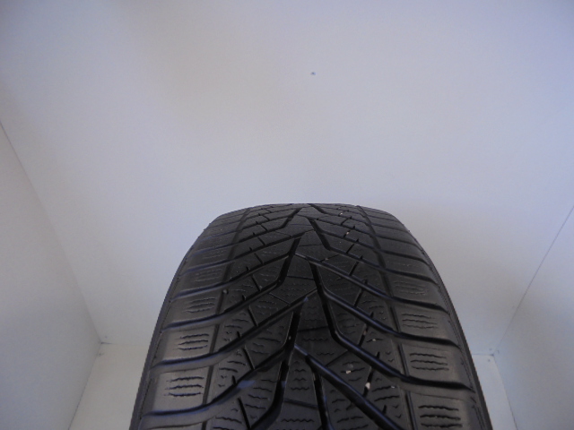 Yokohama V905 tyre