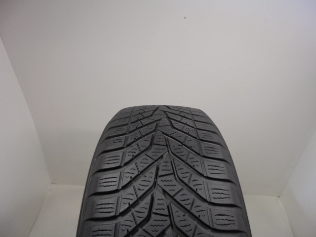 Yokohama V905 tyre