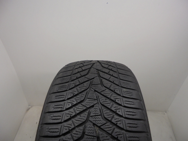 Yokohama V905 tyre
