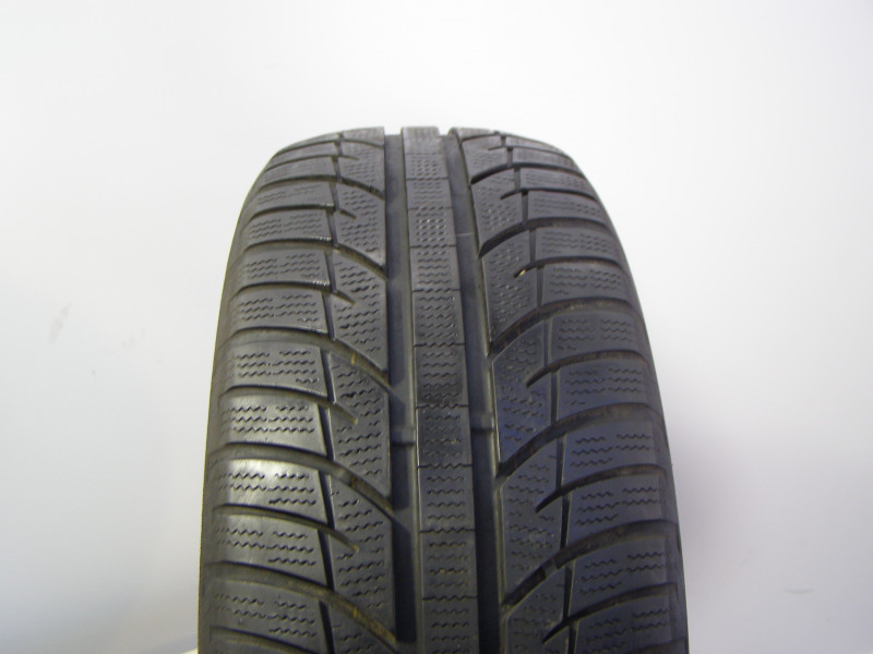 Toyo S943 tyre