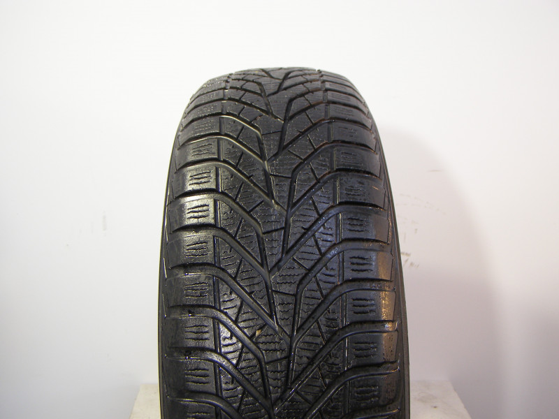 Yokohama V905 tyre