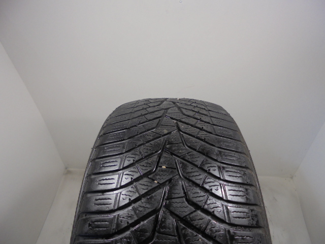 Yokohama V905 tyre