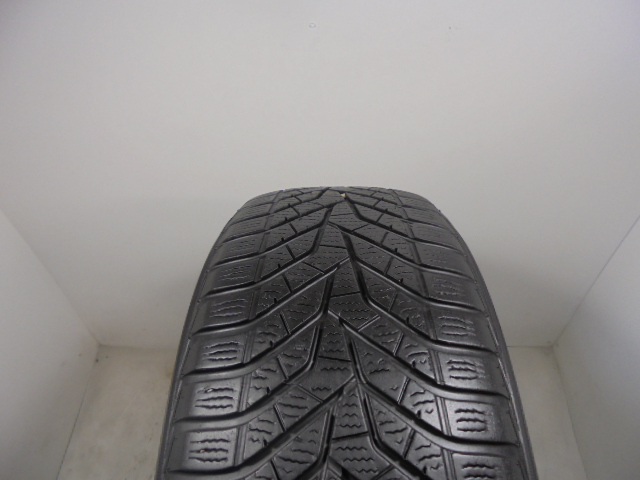 Yokohama V905 tyre
