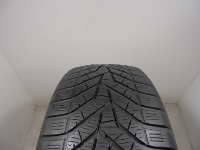 Yokohama V905 tyre