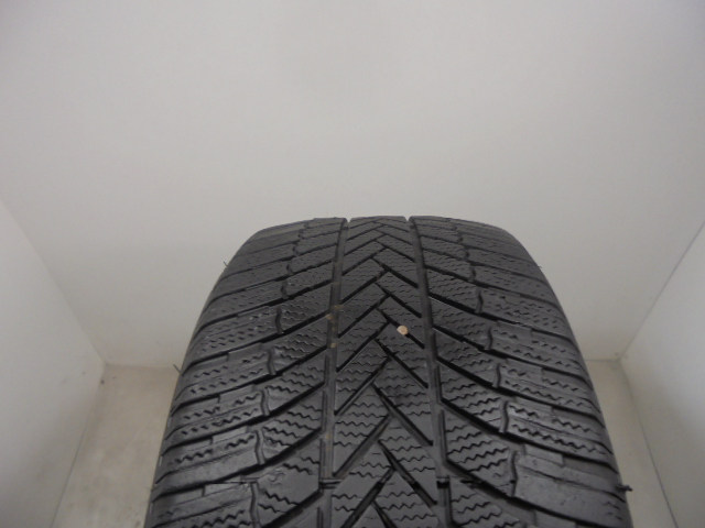 Bridgestone LM005 tyre