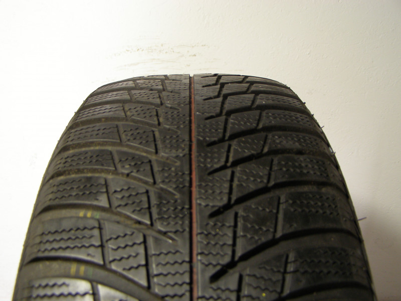 Bridgestone LM001 tyre