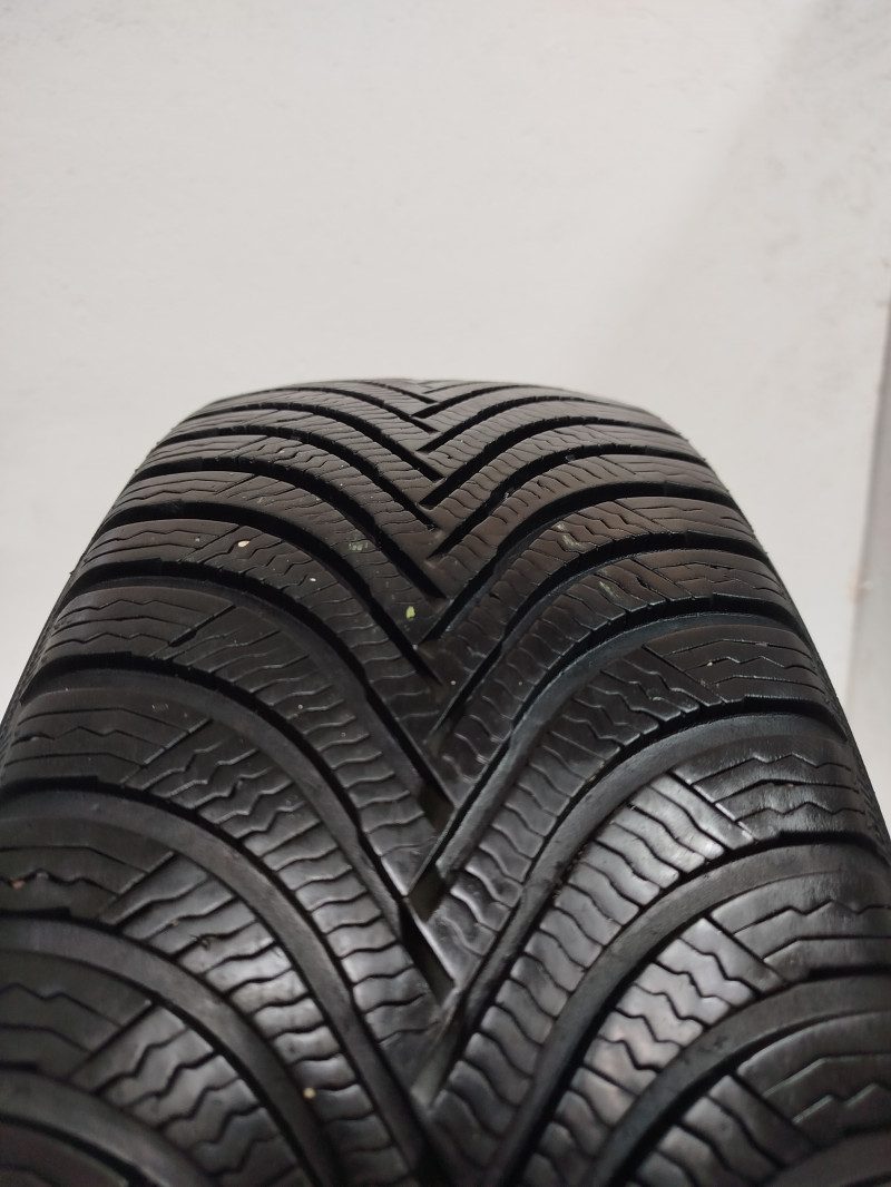 Michelin Alpin 5 tyre
