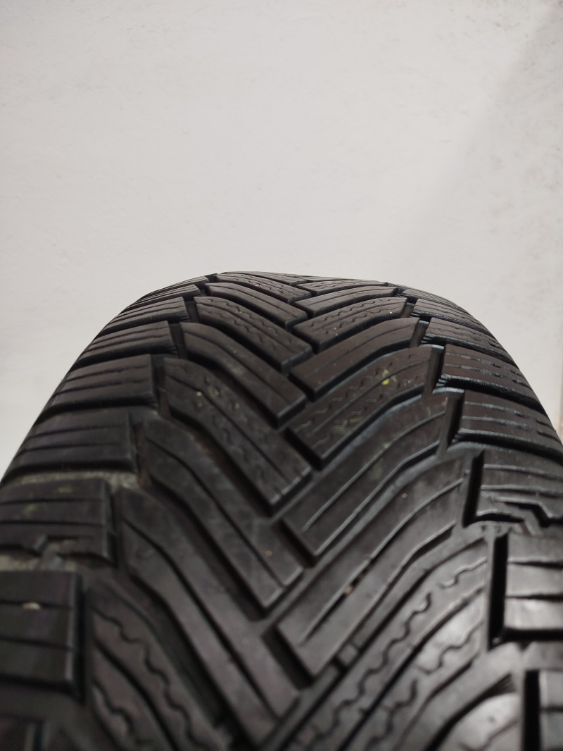 Michelin Alpin 6 tyre