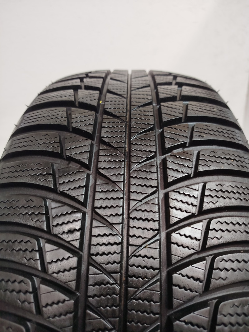 Bridgestone LM001 tyre
