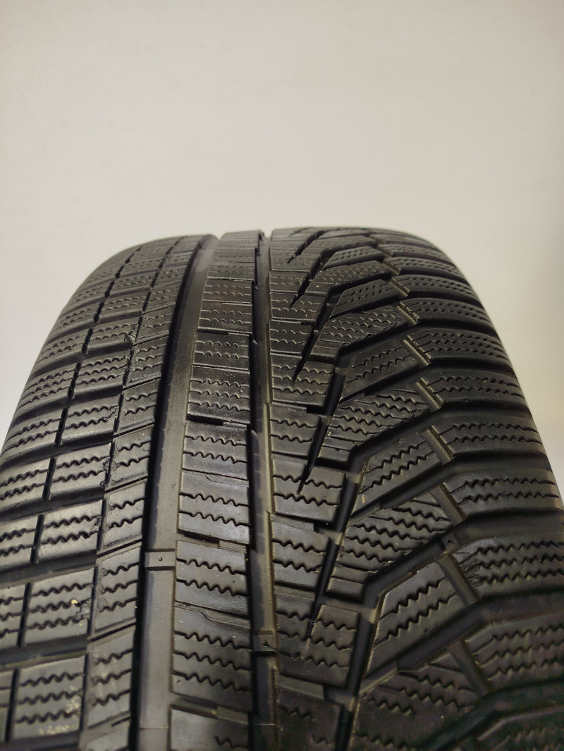 Hankook W320 Winter Icept Evo2 tyre