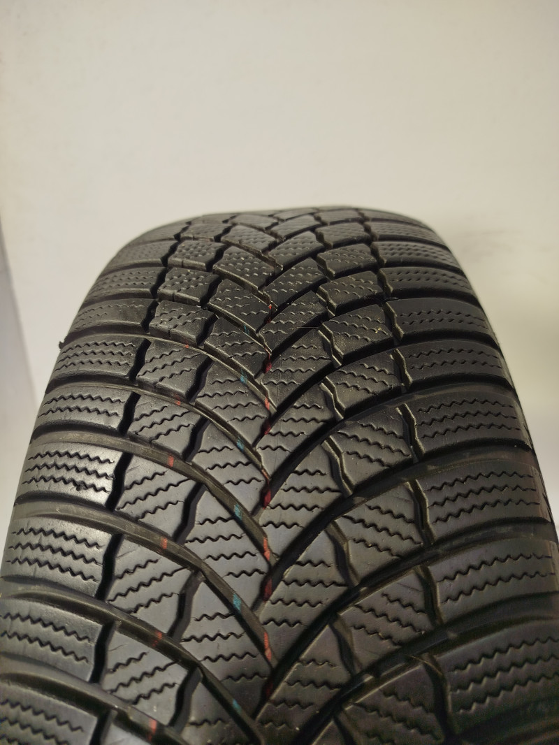 Bridgestone LM001 tyre