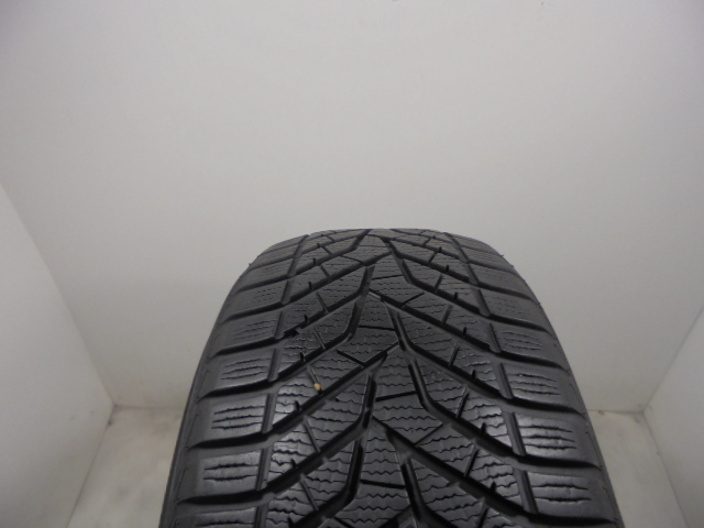 Yokohama V905 tyre