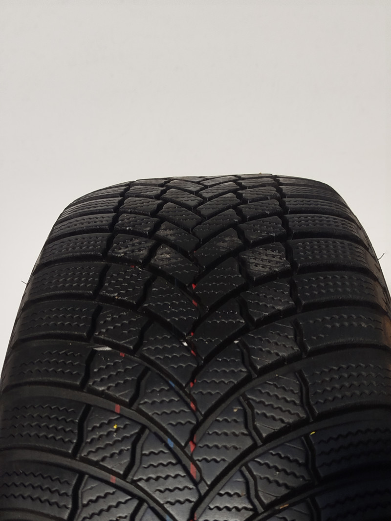 Bridgestone LM001 Evo tyre