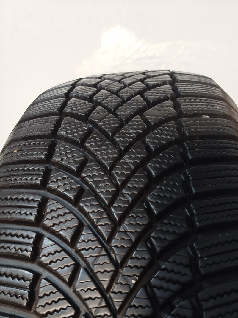 Bridgestone LM005 tyre