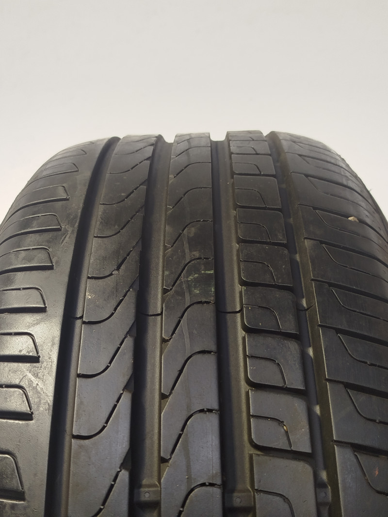 Pirelli Cintruato P7 tyre