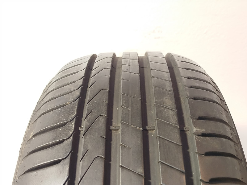 Pirelli Cintruato P7 tyre