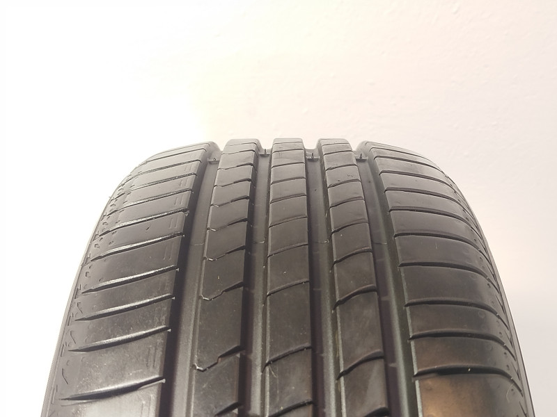 Kumho HS51 Ecsta tyre