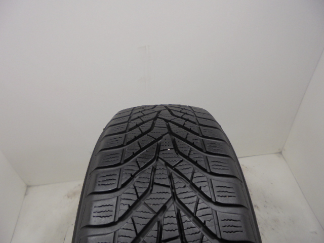 Yokohama V905 tyre