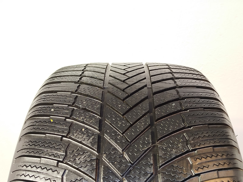 Bridgestone LM005 tyre