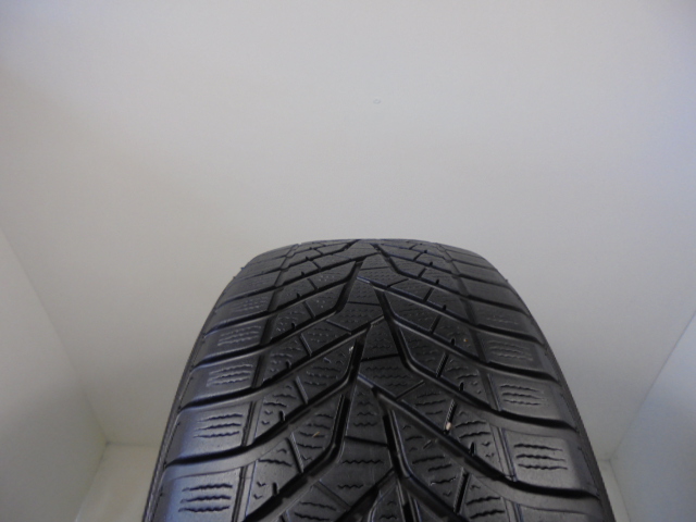 Yokohama V905 tyre