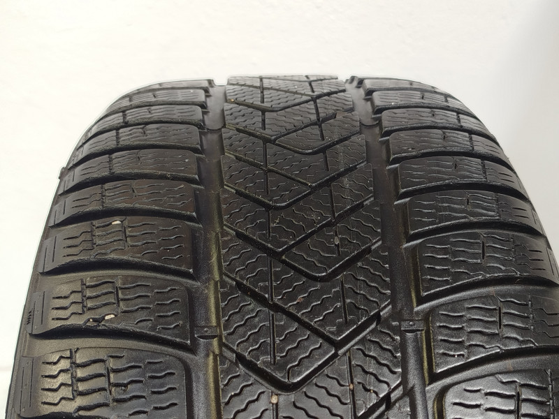 Pirelli Sottozero 3 seal tyre