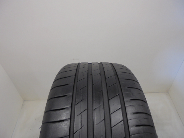 Goodyear Efficientgrip Performance tyre