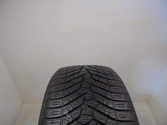 Yokohama V905 tyre