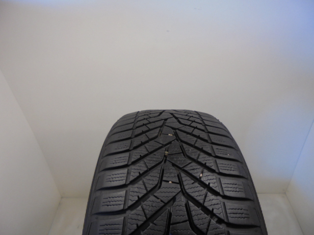 Yokohama V905 tyre