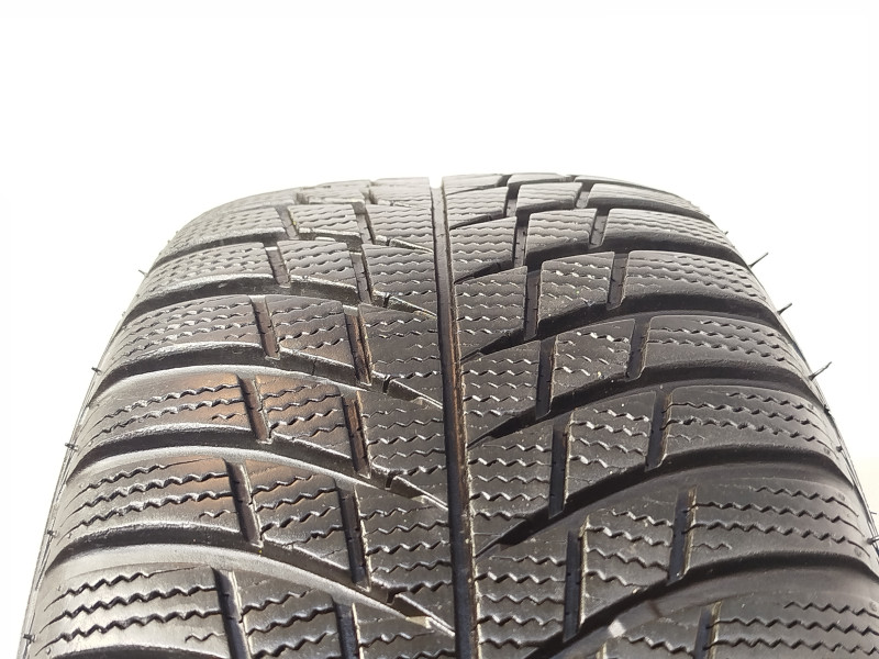 Bridgestone LM001 tyre