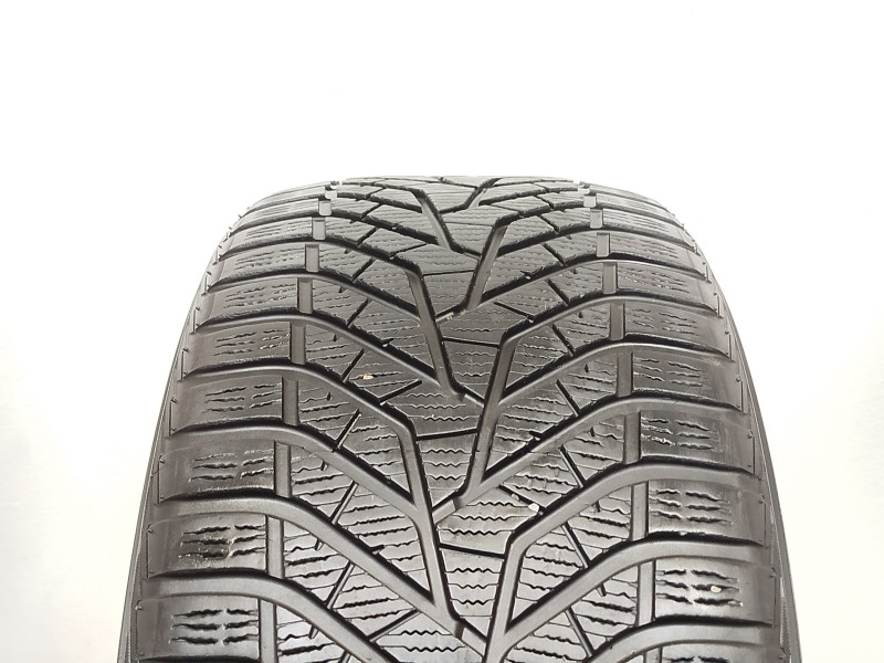 Yokohama V905 tyre