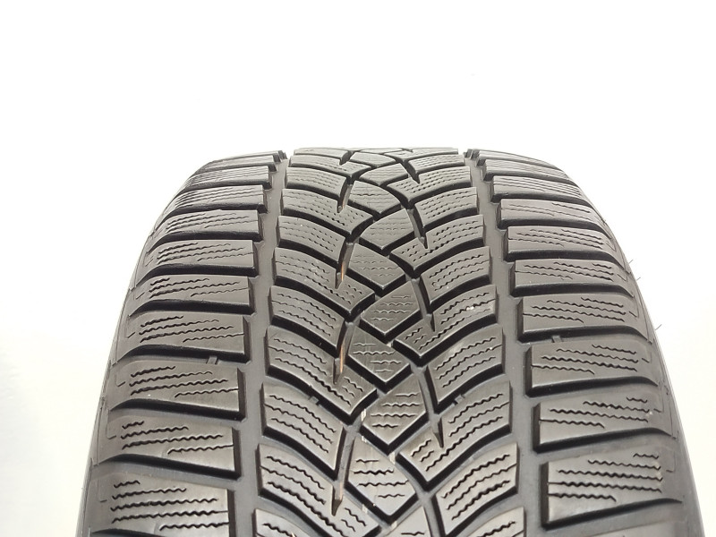 Goodyear Ultragrip tyre