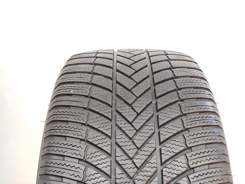 Bridgestone LM005 tyre