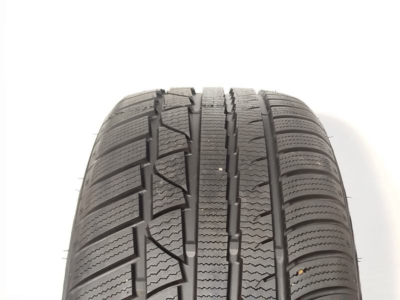 Leao Winter Defender UHP tyre
