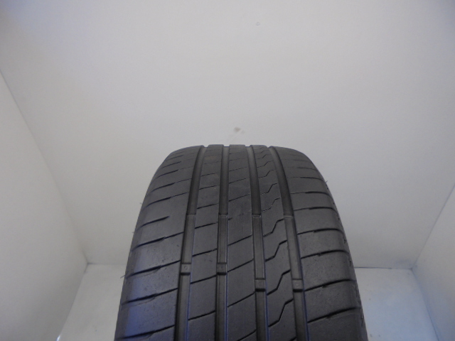 Firestone Roadhawk tyre