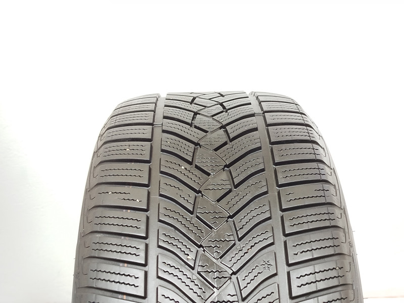 Goodyear Ultragrip tyre