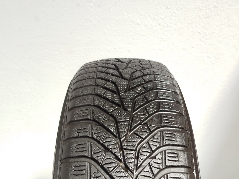 Yokohama V905 Bluearth Winter tyre
