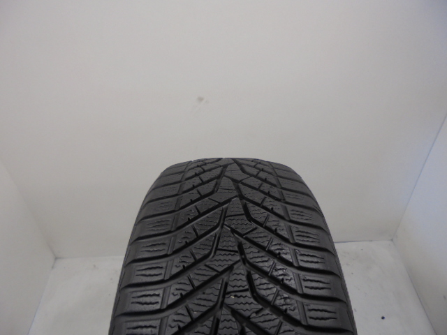 Yokohama V905 tyre
