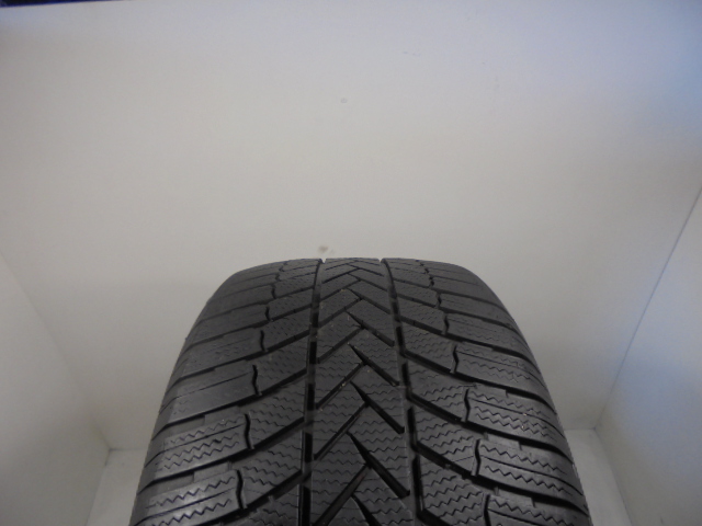 Bridgestone LM005 tyre