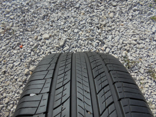 Hankook RA33 tyre