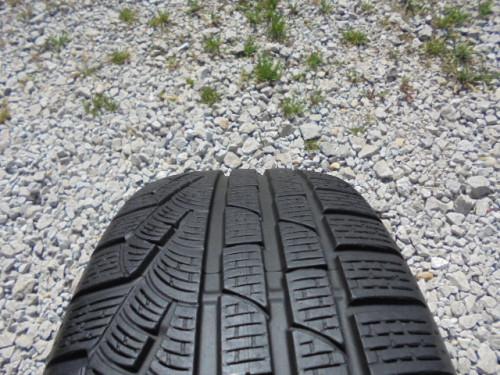 Pirelli Sottozero 2 tyre